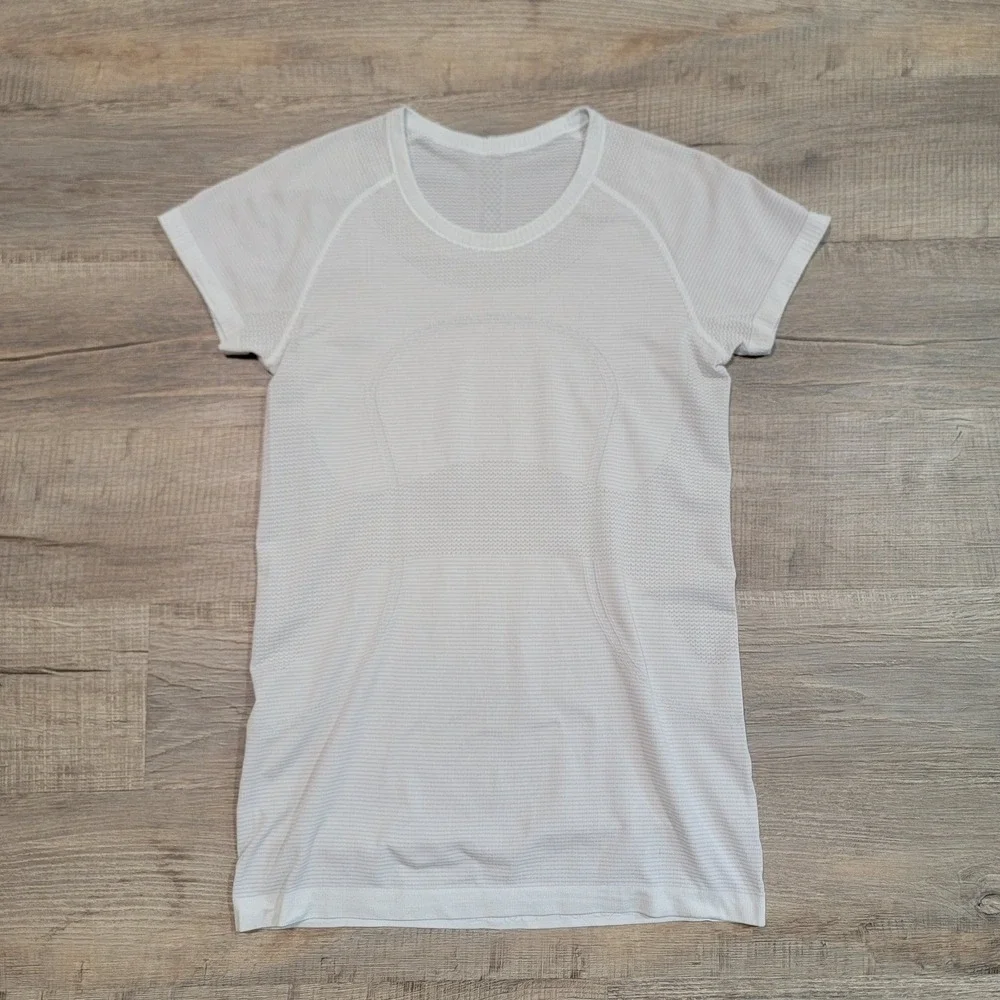 Lululemon Swiftly Tech Short Sleeve 2.0 White Crew Neck Athletic Shirt Womens 8